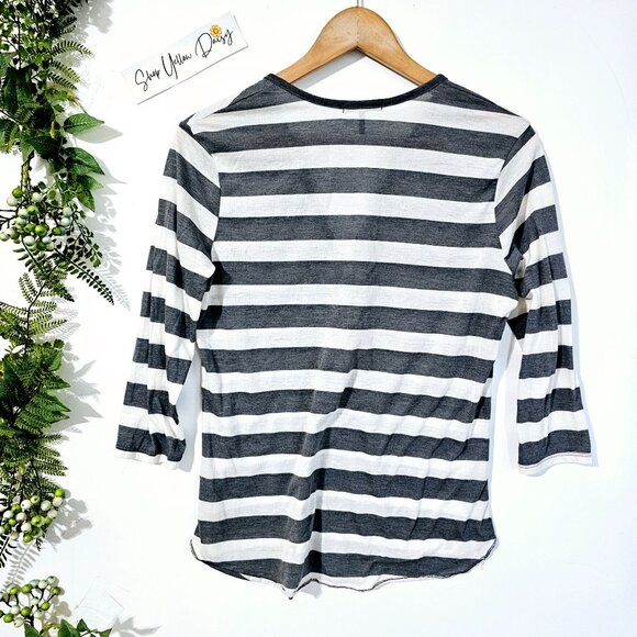 Daisy Fuentes Womens Striped 3/4 Sleeve Henley‎ Top M ~ LS31.4 - Picture 5 of 5